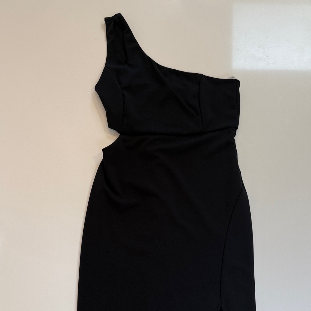 Lulu’s Elegant Black One-Shoulder Dress
